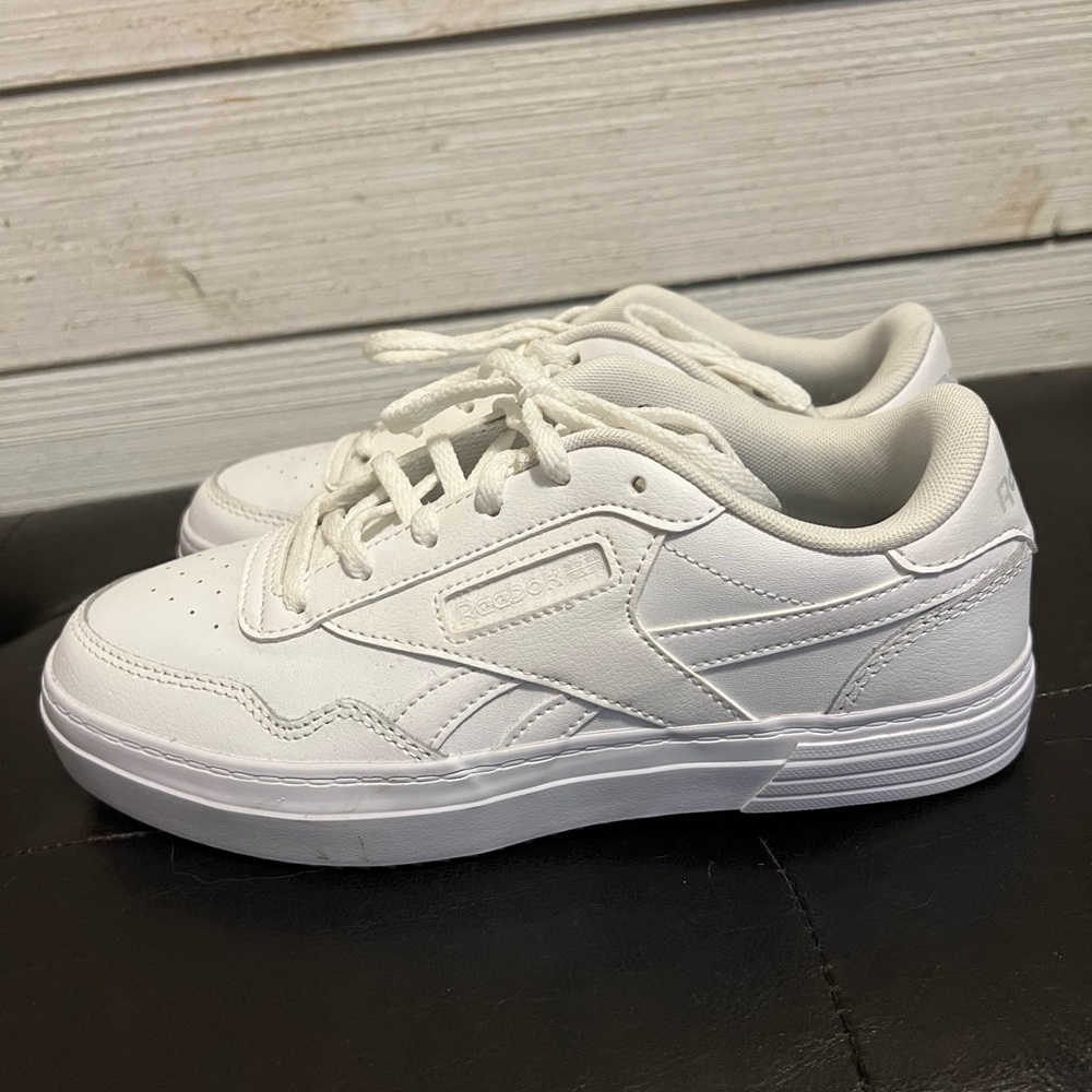 NWT-REEBOK memory tech women’s tennis shoes